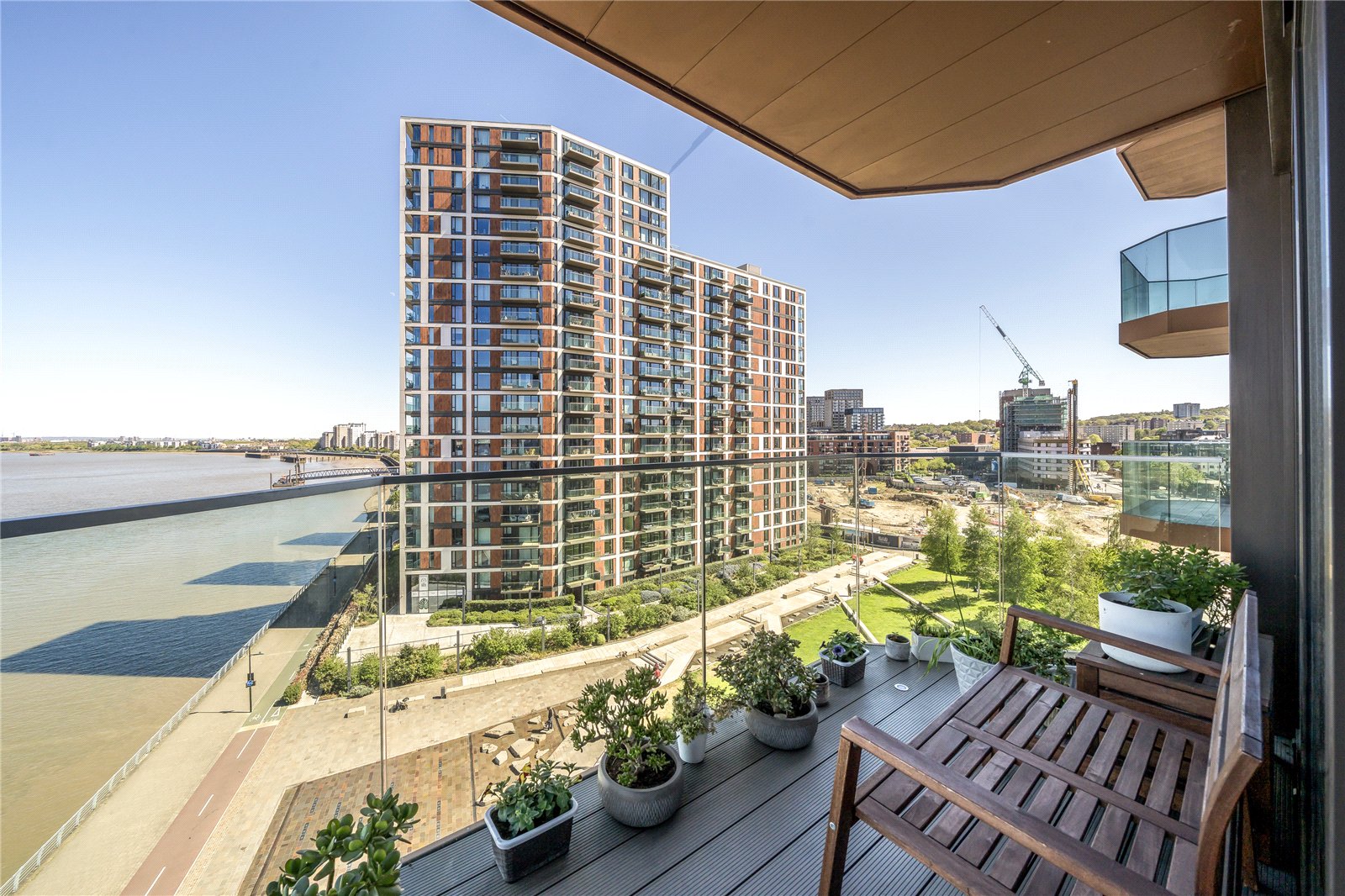 Ldn220145 15.jpg