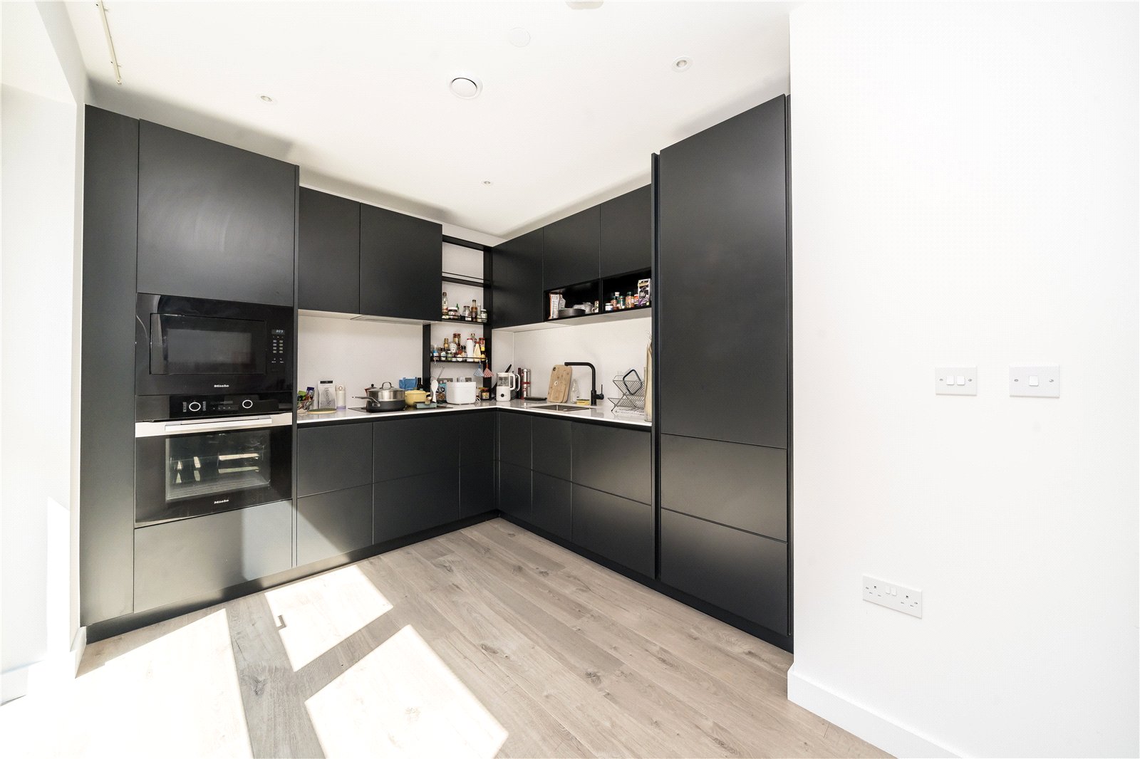 Ldn240075 20.jpg